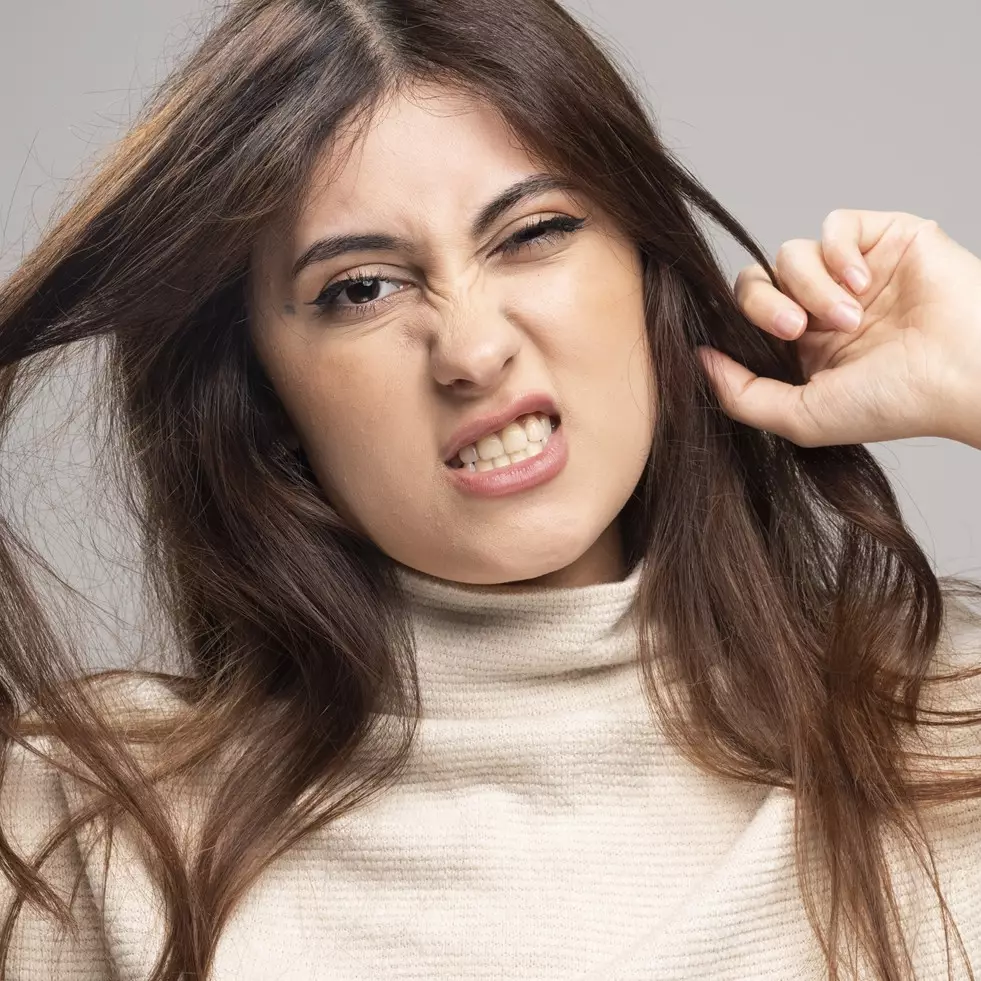 Tanpa aplikasikan cat rambut, ini cara optimalkan sampo untuk cegah uban dan rontok pakai 1 minuman