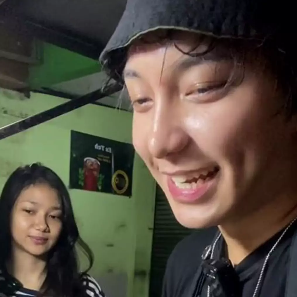 Viral penjual pancake di Bekasi ini ketampanannya disebut mirip Lee Min-ho, ini 9 potretnya