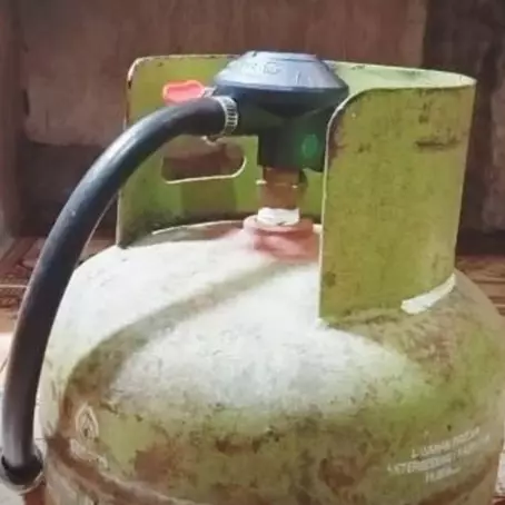 Tak perlu disumpal karet gelang, ini cara mengatasi tabung gas bocor pakai 2 alat sederhana