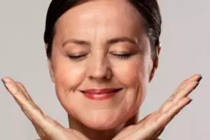 Tetap kencang di usia 40 tahun, ini trik cegah kulit wajah mengendur pakai 1 jenis sayuran