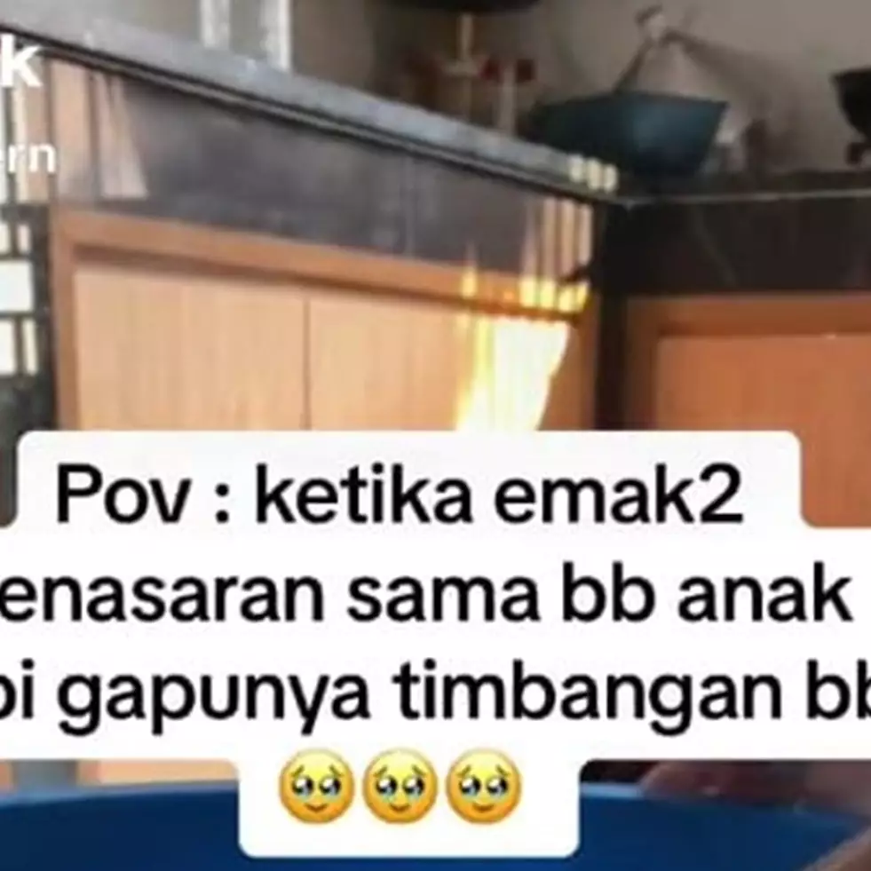 Solutif parah, cara ibu timbang berat bayi ini nggak habis pikir dan bikin ngakak