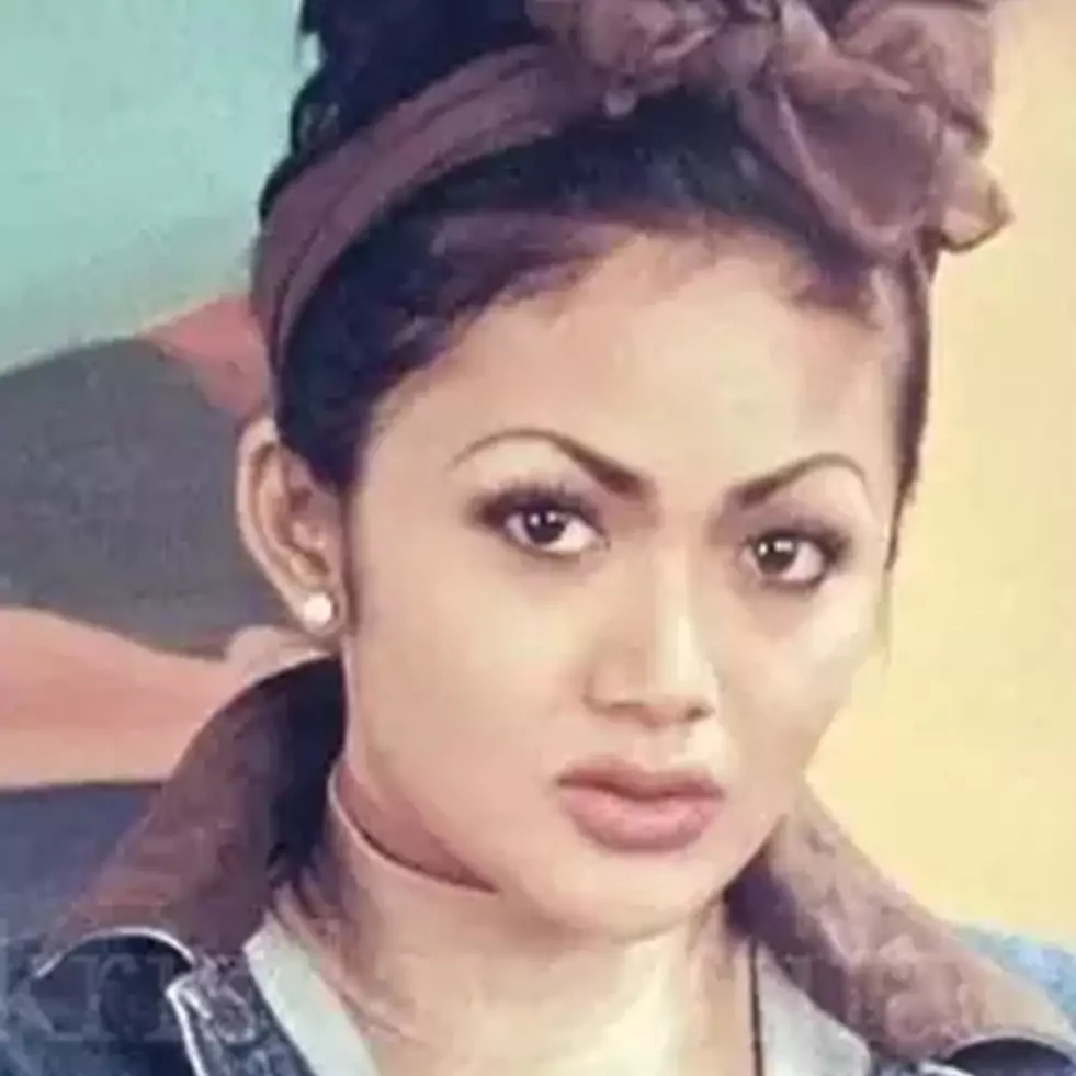 Ikonik dengan alis tipis, potret 11 seleb 90-an dulu dan kini ini manglingi pol