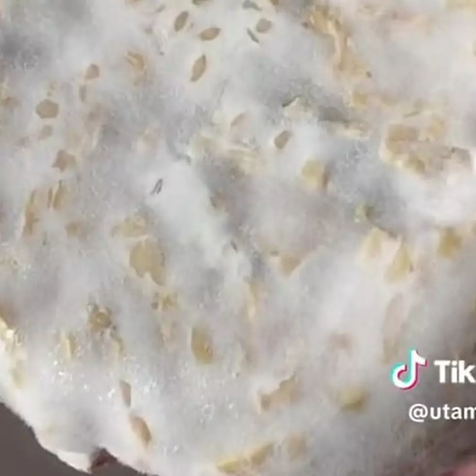 Nggak jadi hemat waktu, momen kocak cewek udah capek-capek potong tempe ini bikin miris