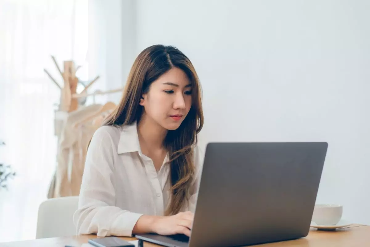 Cara mengaktifkan filter cahaya biru pada laptop Windows