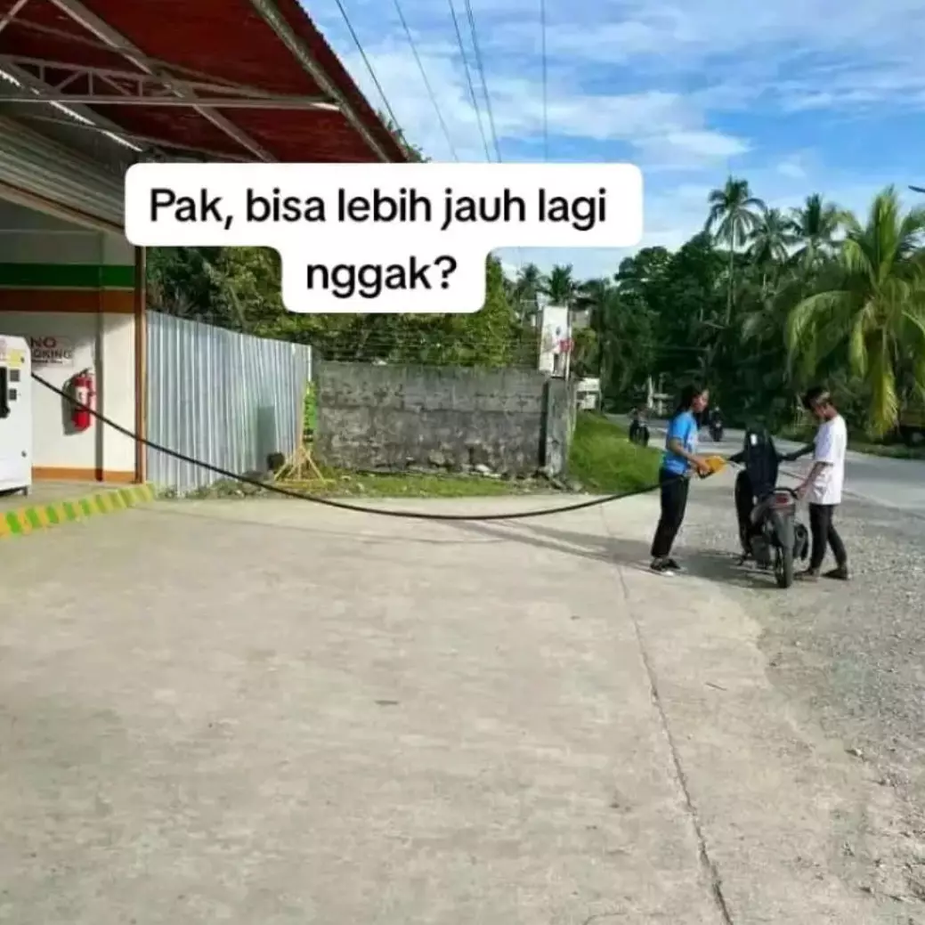 Sudahlah BBM mahal malah ketemu 11 potret kocak tingkah absurd orang pas isi bensin, nyeleneh pol
