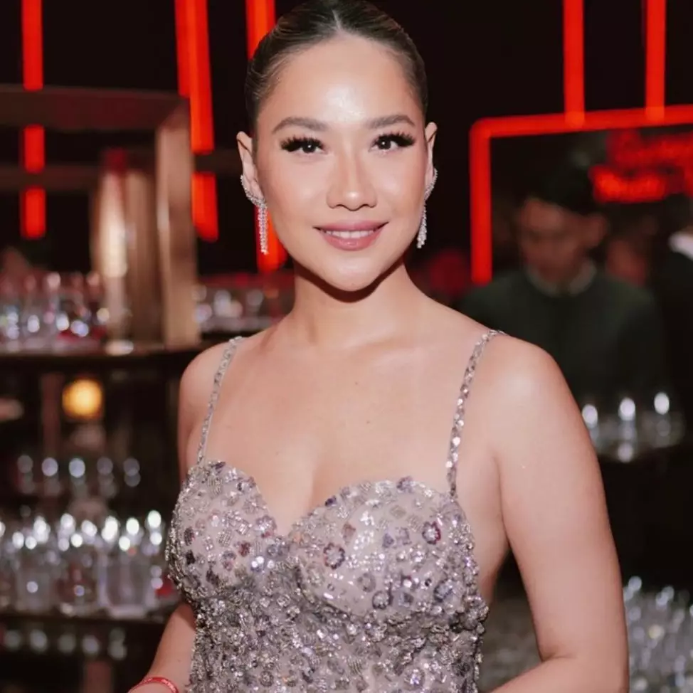 Gaya 11 seleb saat menikah kedua kalinya ini simpel tapi elegan, BCL menawan dengan kebaya putih