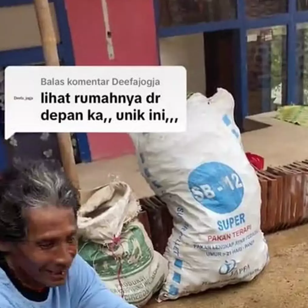 Bukannya kece malah bikin repot, penampakan bagian depan rumah ini membingungkan