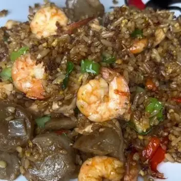 Tanpa kemiri atau ebi, ini trik bikin nasi goreng ala resto yang sedap &amp; gurih pakai 1 bahan tambahan