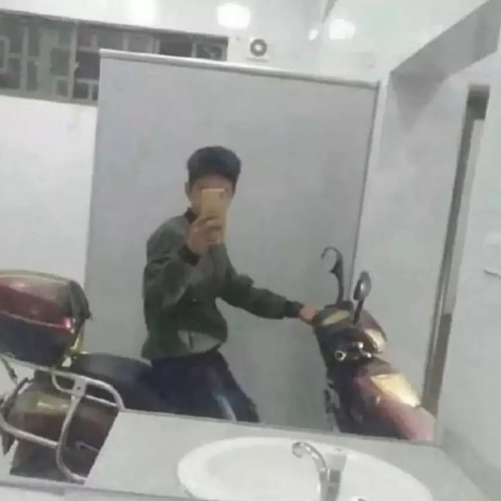 11 Potret kocak orang pengin pamer tapi gagal ini jatuhnya malah bikin ilfeel abis