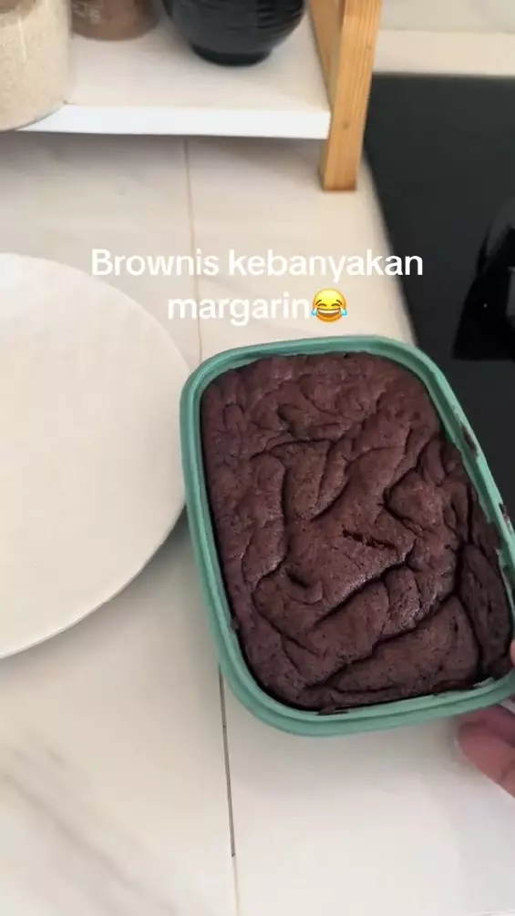 Brownies kebanyakan margarin © TikTok
