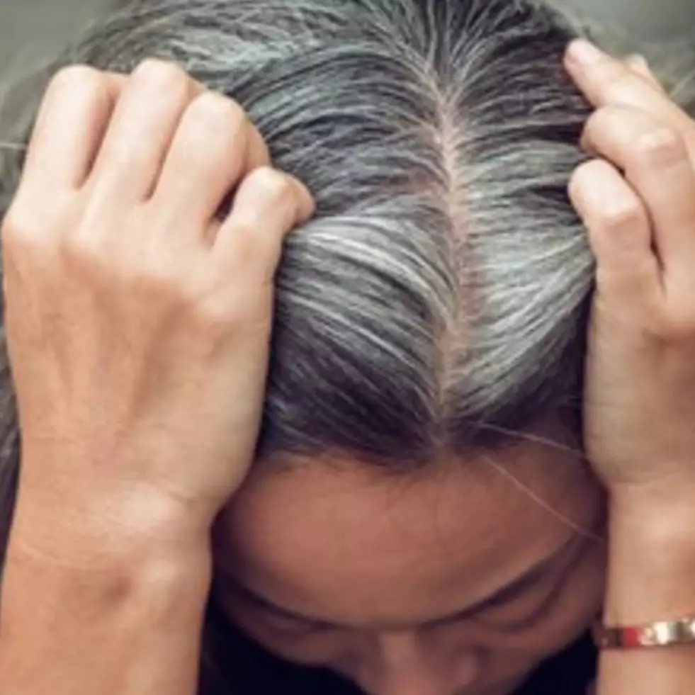 Tanpa pewarna sintetis, ini trik bikin rambut penuh uban kembali hitam merata pakai 1 jenis minuman