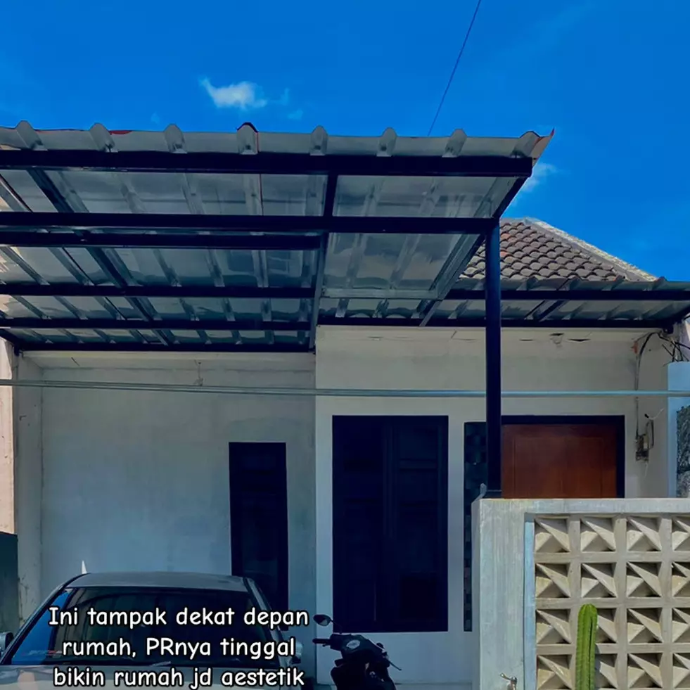 Tanpa kitchen set, 7 potret dapur rumah subsidi dari meja kayu ini dirombak jadi apik pakai mini bar