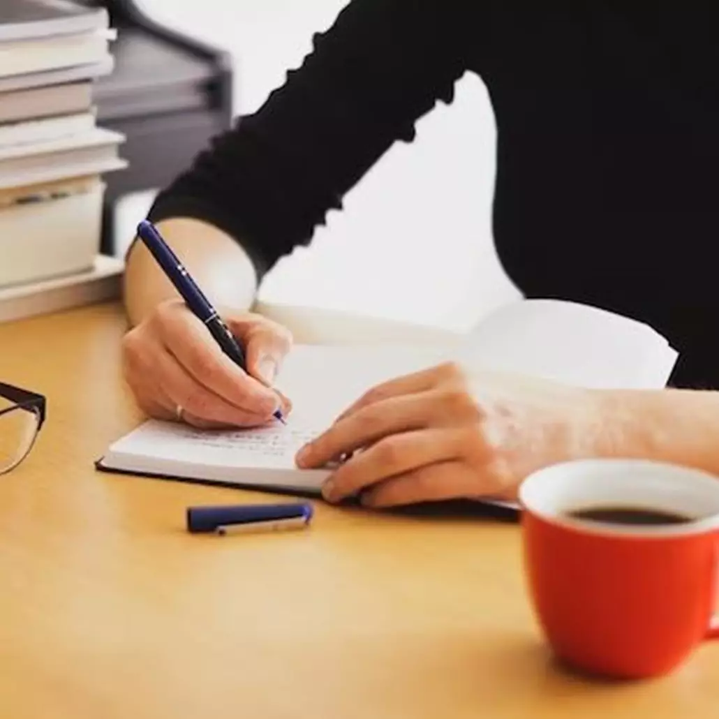 6 Contoh kata pengantar buku fiksi dan nonfiksi yang baik dan benar, lengkap dengan pengertiannya