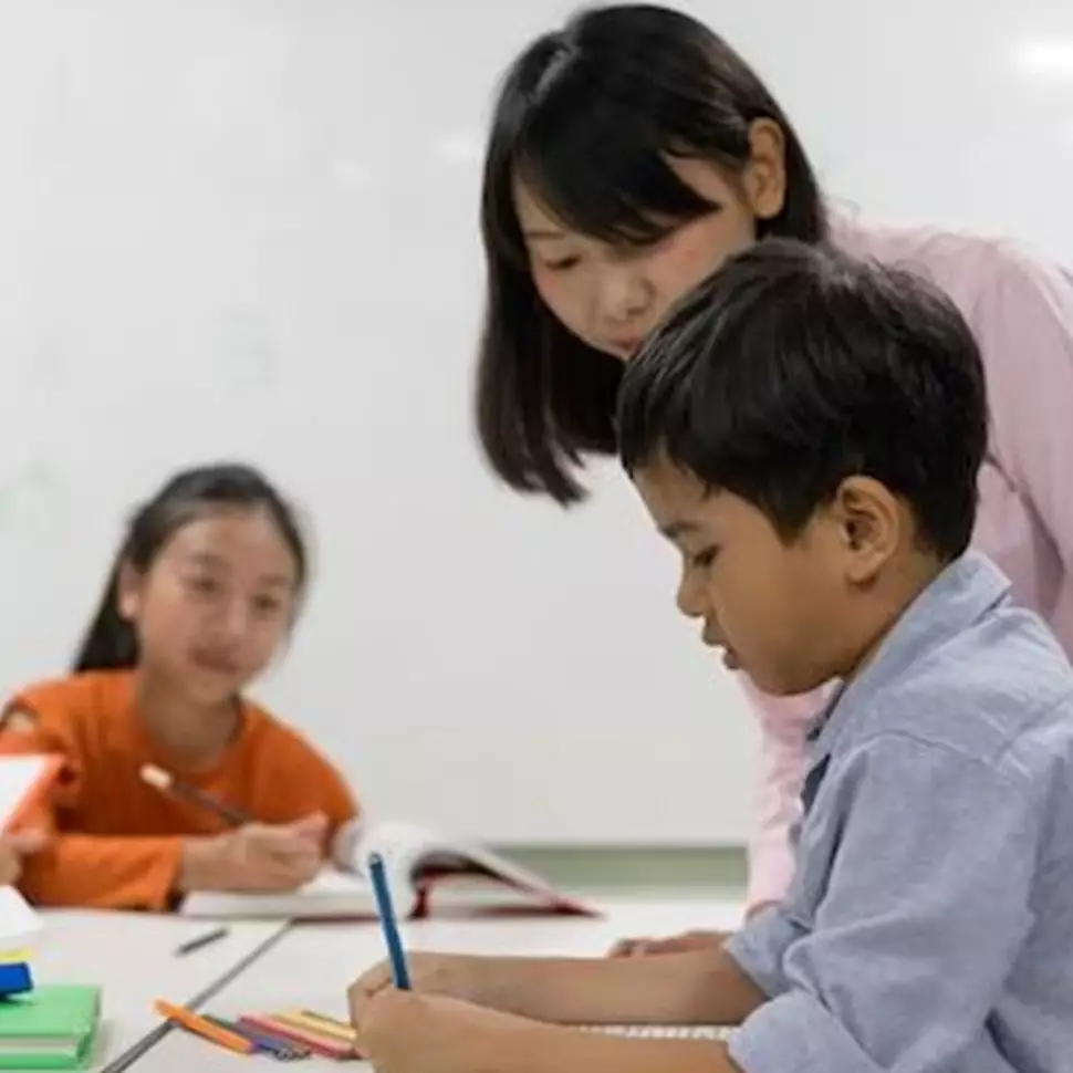 20 Contoh kata kualitatif, pengertian, jenis, ciri dan penggunaannya dalam kalimat