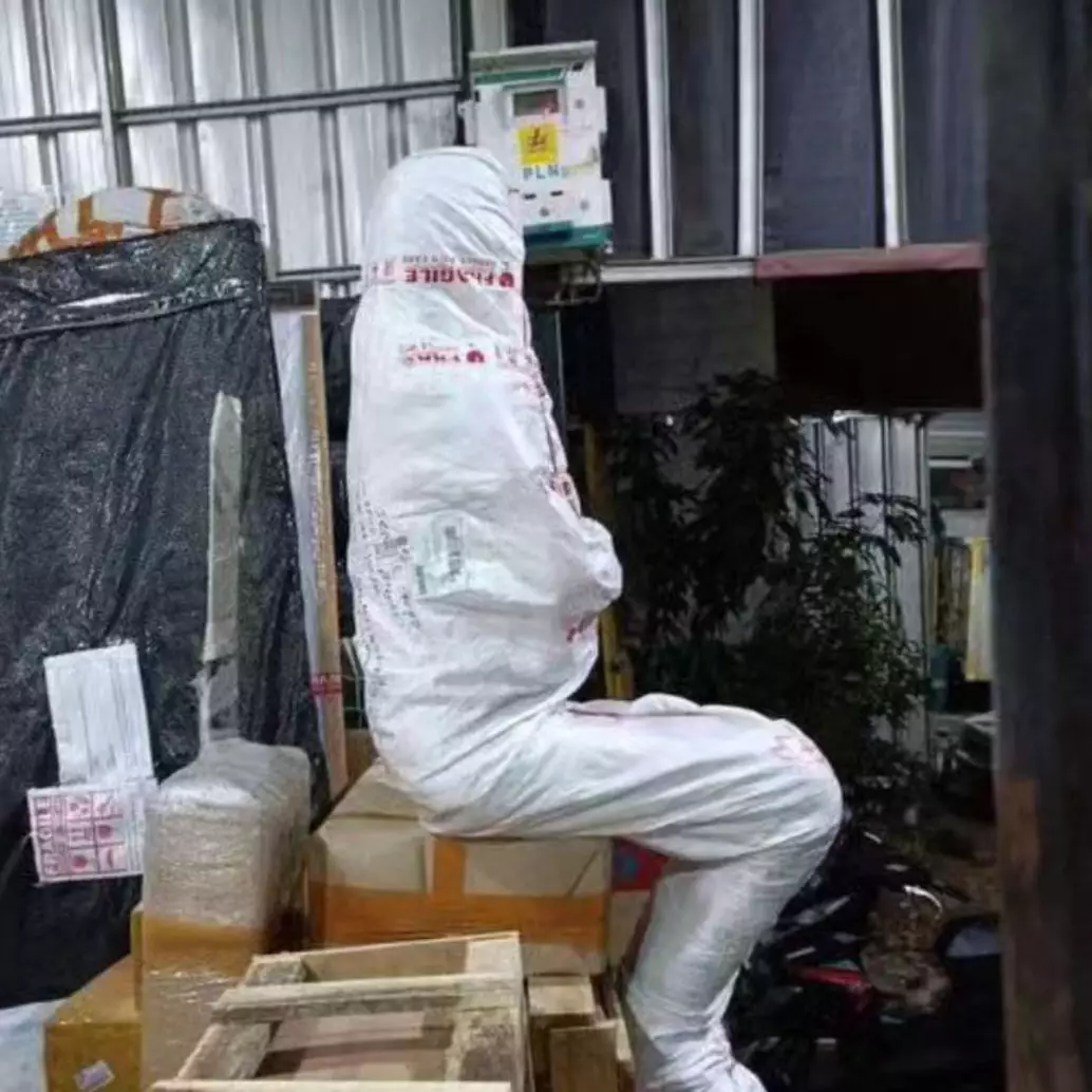 11 Potret kocak bentuk paket ini nyusahin kurir, endingnya bikin ngelus dada