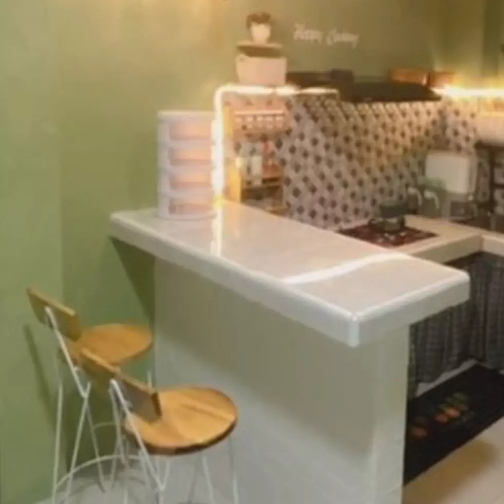 11 Potret dapur mini bar tanpa kitchen set di rumah subsidi warna hijaunya bikin adem, nggak norak