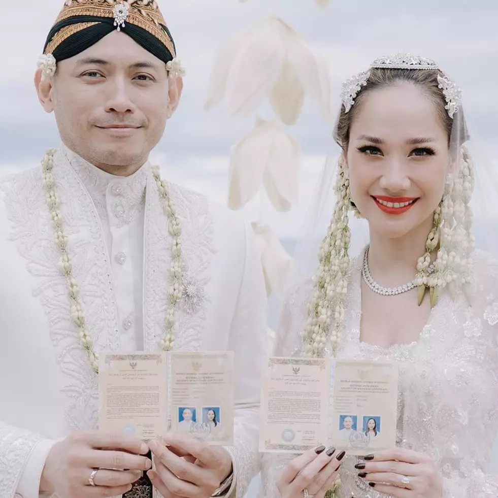 Potret suvenir pernikahan 11 penyanyi, kipas BCL dicibir terlalu biasa ternyata harganya fantastis