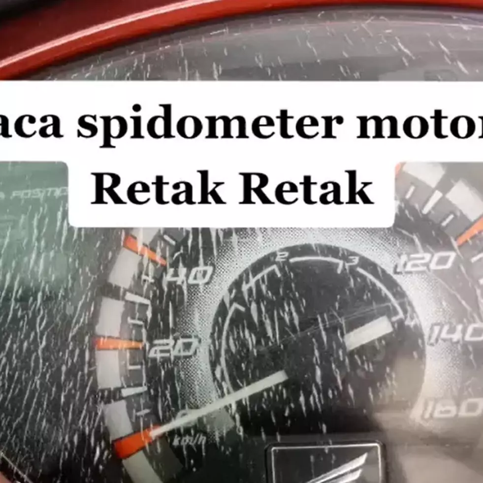 Bukan pakai pasta gigi, ini cara hilangkan noda baret di kaca speedometer motor pakai 1 jenis cairan