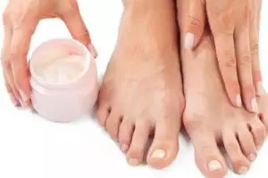 Cerah merata tanpa scrub kopi, ini trik atasi kaki belang akibat sinar matahari pakai 1 jenis buah