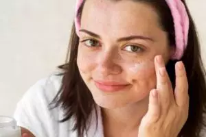 11 Rekomendasi skincare retinol merek lokal harga di bawah Rp 250 ribu, hempas jerawat dan bekasnya