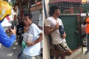 Pengen tampil kece meski minim persiapan, 11 potret kocak pose orang terima paket ini nyeleneh pol