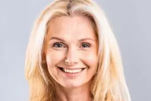 Tampak muda di usia 50 tahun, ini trik cegah wajah keriput dan kendur pakai 1 sumber protein