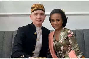 Diejek wajah muka pembantu bisa dapat bule ganteng, wanita ini balas pamer penghasilan