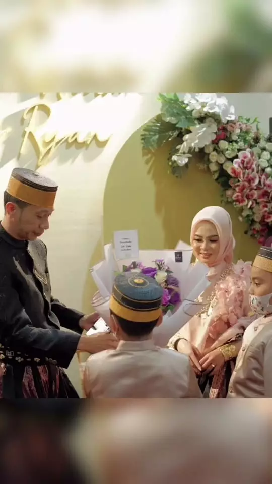 Kontroversi wanita dilamar sepupu  © TikTok