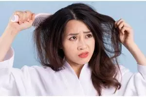 Tanpa tambahan lidah buaya, ini trik atasi rambut kusam dan kering pakai hair oil dari 1 jenis daun