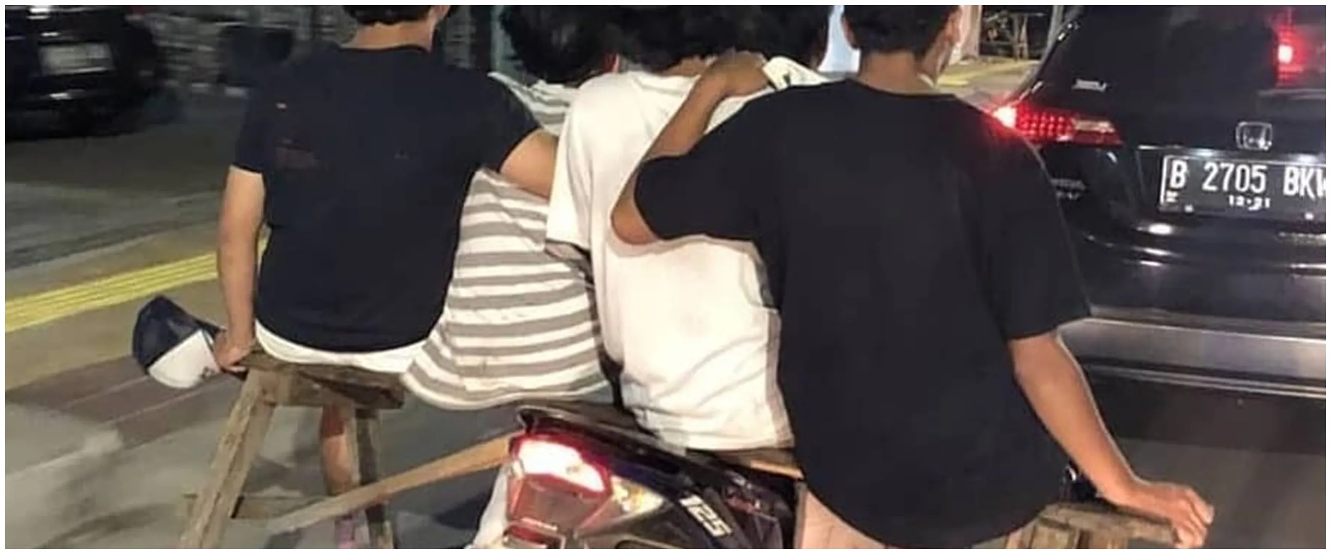 11 Potret kocak pas bareng temen-temen ini aksinya tak terduga abis, ada-ada aja