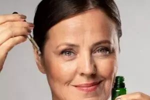 11 Rekomendasi skincare lokal untuk usia 40 tahun ke atas harga di bawah Rp 150 ribu, bebas keriput