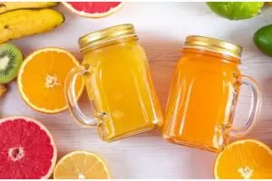 Tak gunakan produk instan, ini cara buat minuman kolagen untuk atasi garis halus pakai 2 buah-buahan