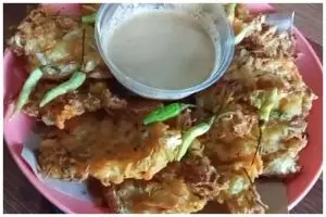 Bukan tepung beras atau air es, ini cara bikin bakwan renyah semalaman cuma tambah 1 bahan makanan