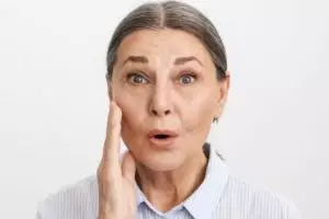 Nggak perlu suntik botoks, ini cara kencangkan wajah kendur penuh kerutan dengan 1 jenis bahan minuman