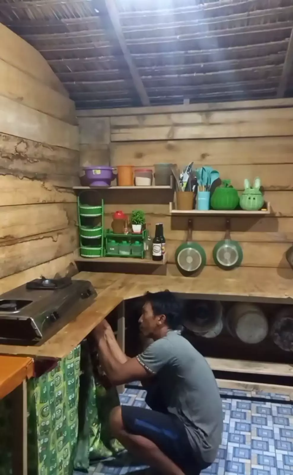 renovasi dapur kayu © TikTok renovasi dapur kayu © TikTok