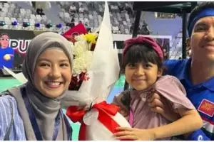 11 Potret Natasha Rizky nonton Desta tanding tenis, momen Desta ajak tos mantan istri jadi perhatian