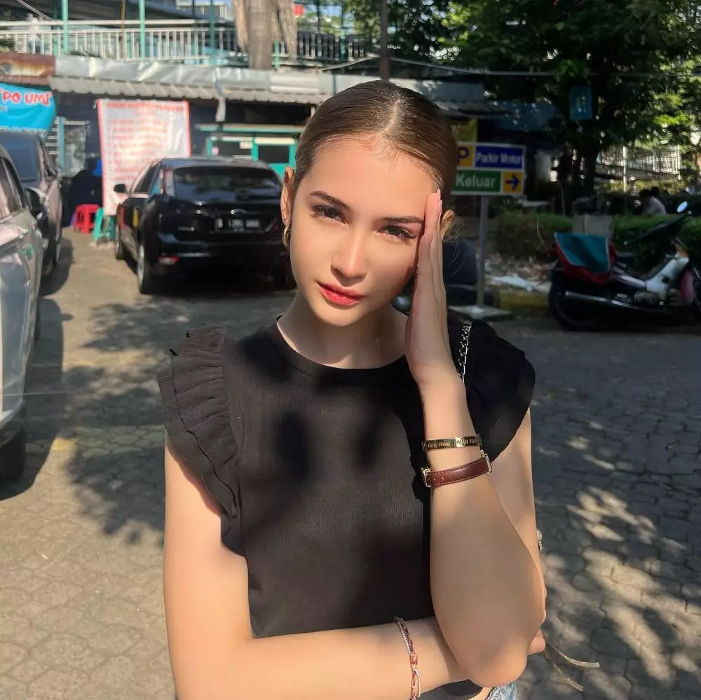 sandrinna baikan dengan ibunya © berbagai sumber