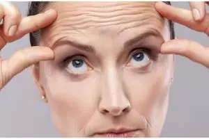 Usia 50 tampak 15 tahun lebih muda, ini cara haluskan kulit wajah berkeriput hanya pakai 1 protein