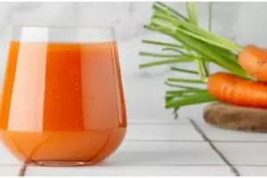 Tak perlu serum, ini cara bikin kulit bebas flek hitam dengan minuman berkandungan retinol dari 3 buah