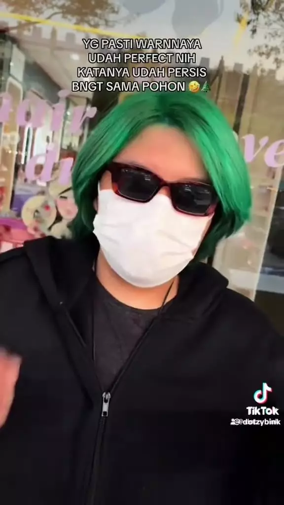 Rambut mirip pohon natal © TikTok