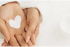 Tanpa beli produknya, ini trik membuat hand cream agar tangan antikering pakai 2 jenis minyak