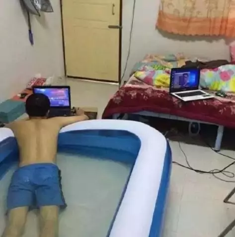 bersantai di kolam nyeleneh berbagai sumber