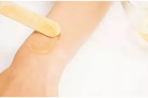 Tanpa krim waxing, ini cara hilangkan rambut halus di tangan agar bebas bulu pakai 1 bahan makanan