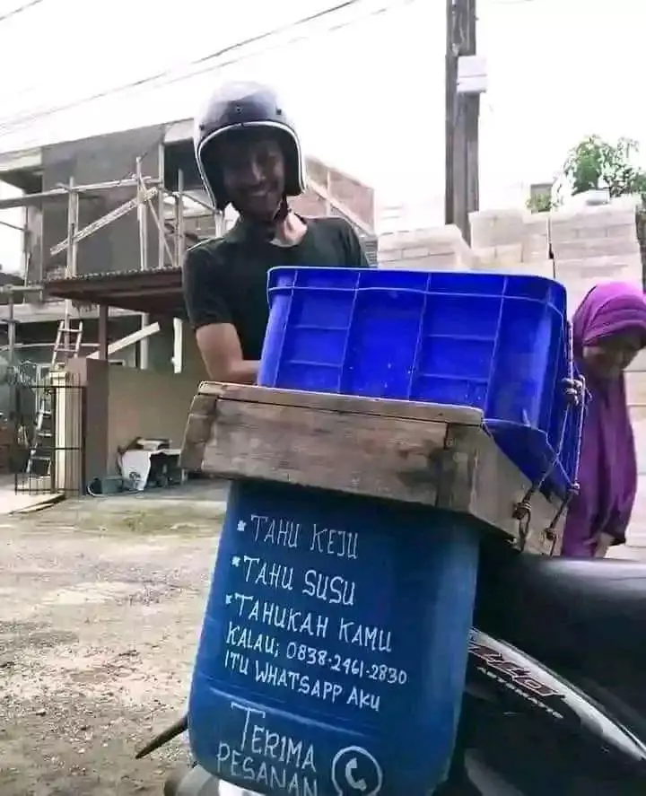 Potret kocak tulisan di gerobak pedagang Berbagai sumber