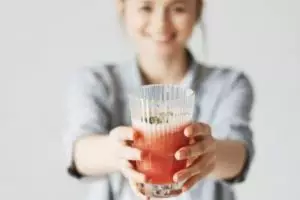 Tak cuma stroberi, ini cara bikin minuman kolagen agar wajah awet muda pakai tambahan 2 jenis buah