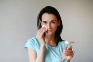 11 Rekomendasi micellar water untuk kulit berminyak dan berjerawat mulai Rp 20 ribu, bersih seketika