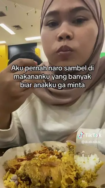 makan diganggu anak © TikTok makan diganggu anak © TikTok