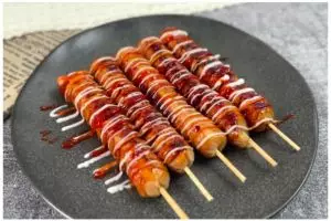 Tanpa direbus dulu, ini trik bikin sosis bakar ala pedagang kaki lima agar bentuknya mekar sempurna