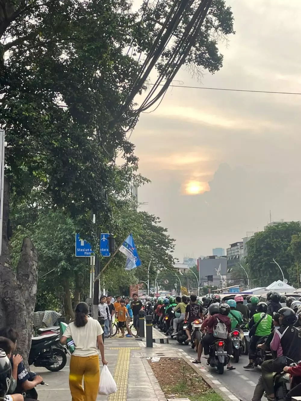 hadang motor trotoar © Twitter