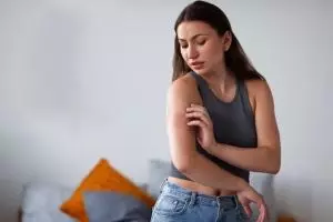 Bukan pakai scrub kopi, ini trik cerahkan tangan dan kaki yang kasar menghitam dengan 1 jenis buah